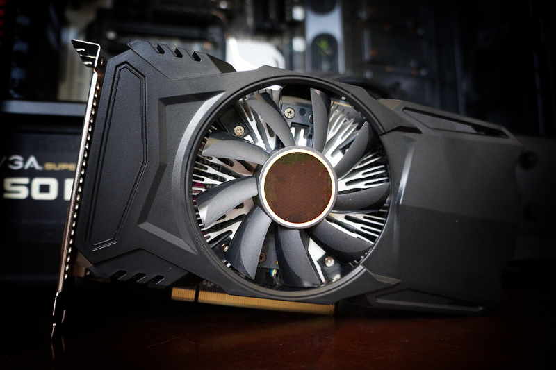 Radeon RX 550 with black vignetting.jpg